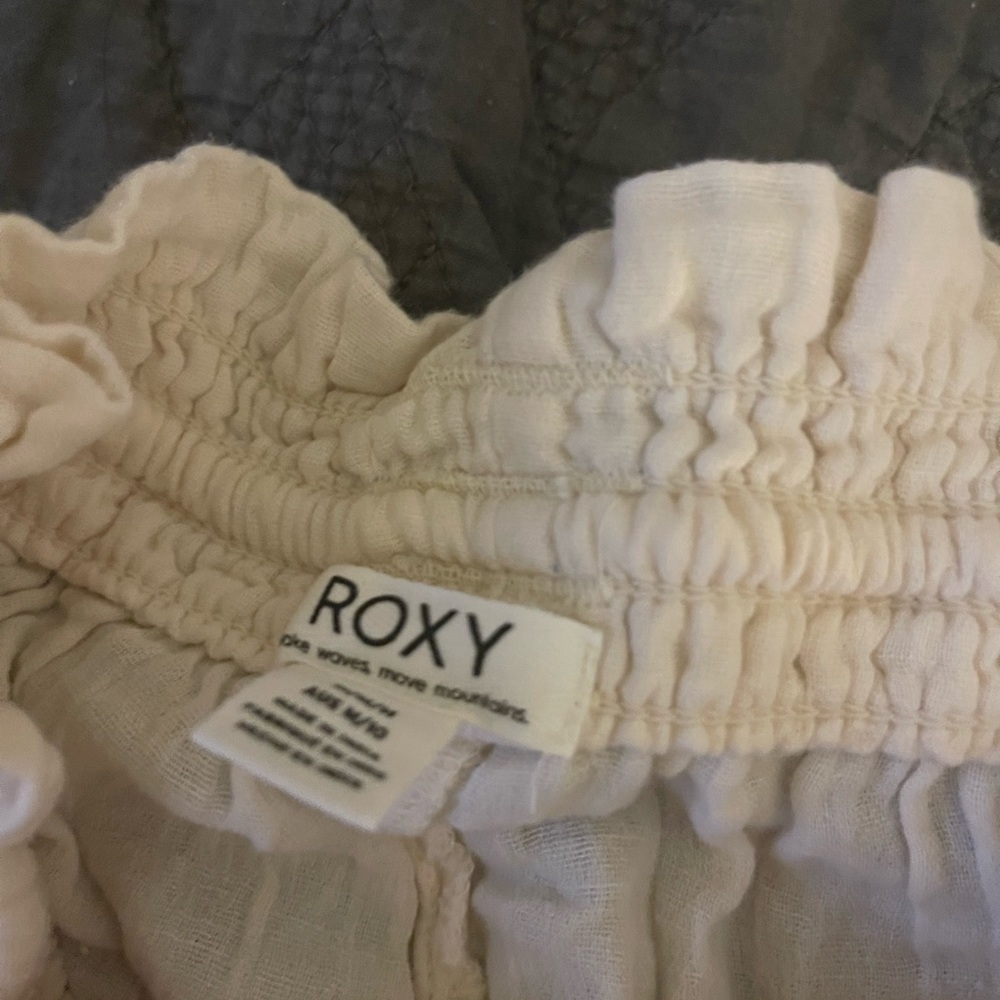 Soft Roxy shorts! Size Medium. - Picture 3 of 4